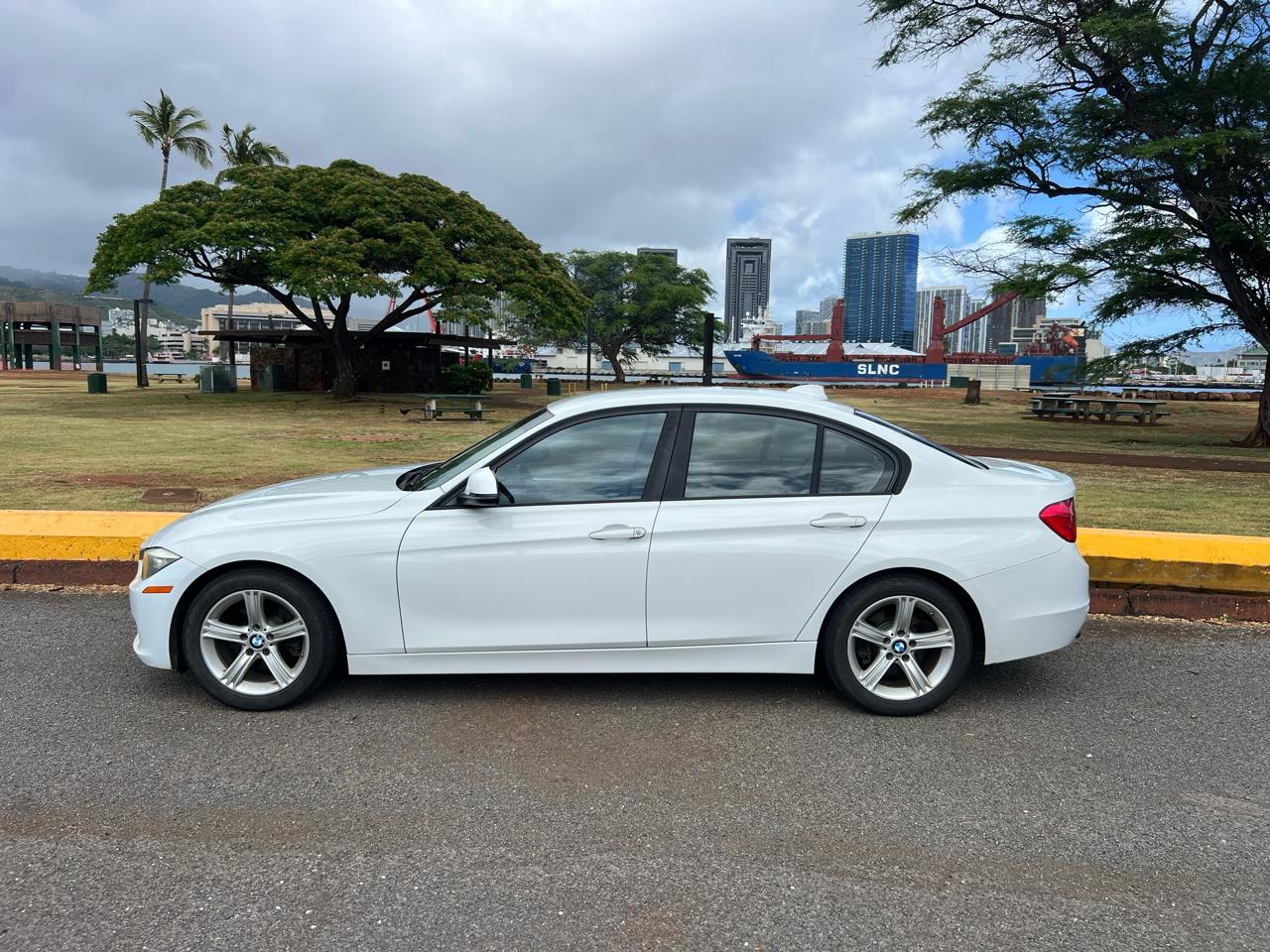BMW 3-Series 320i Sedan 2014