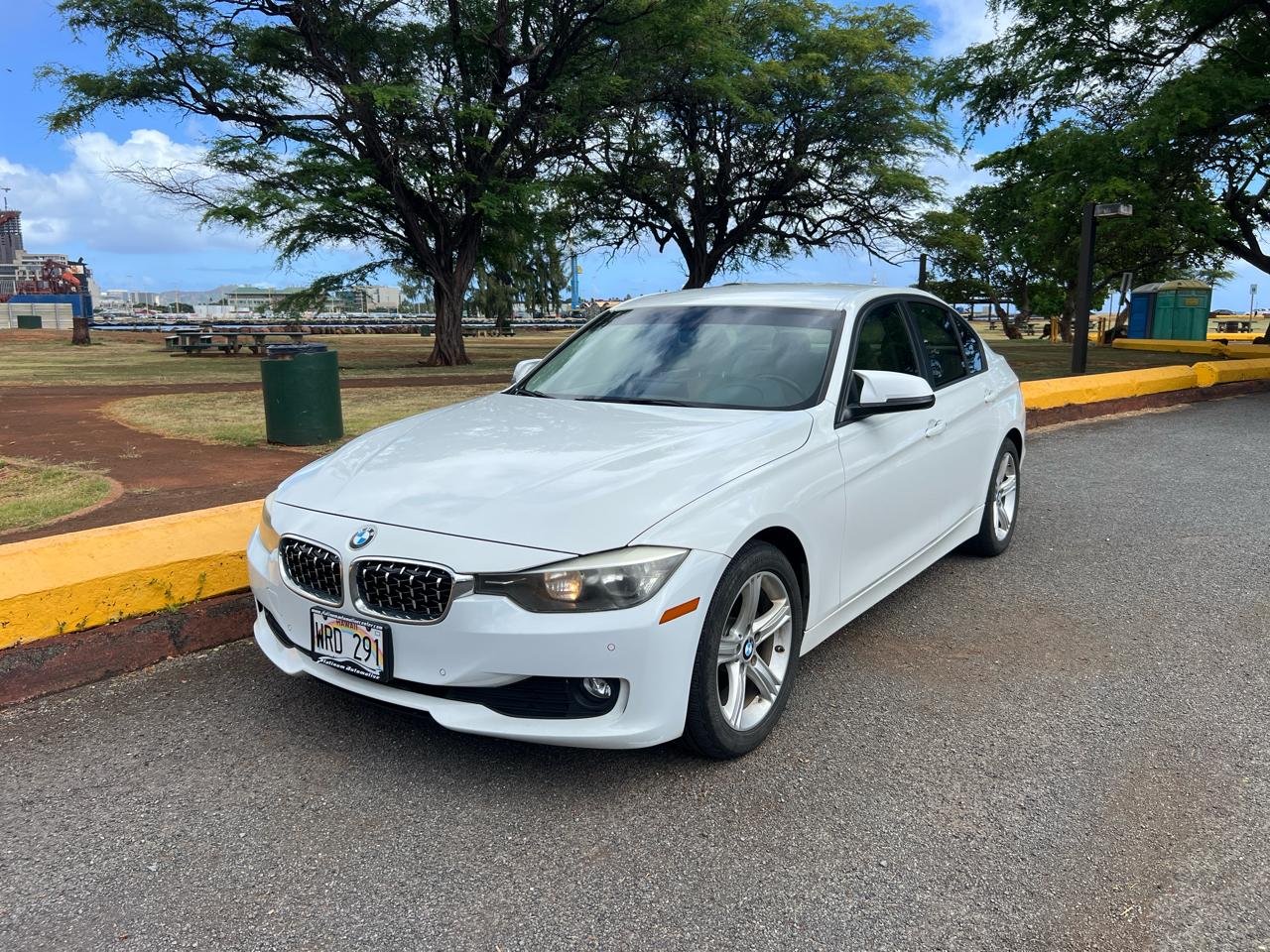 BMW 3-Series 320i Sedan 2014