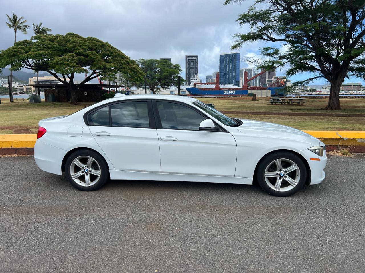 BMW 3-Series 320i Sedan 2014