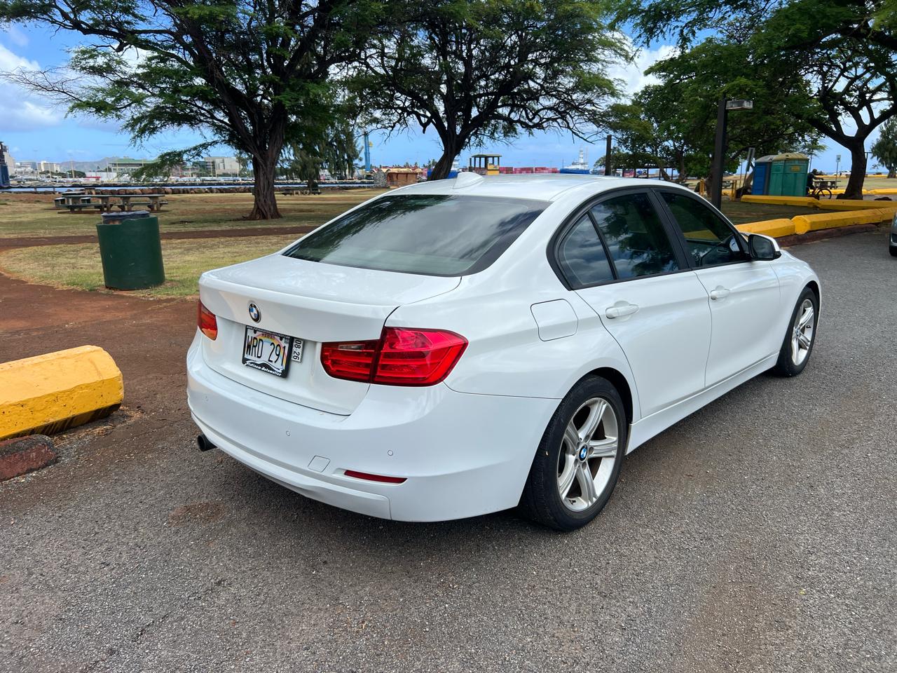 BMW 3-Series 320i Sedan 2014