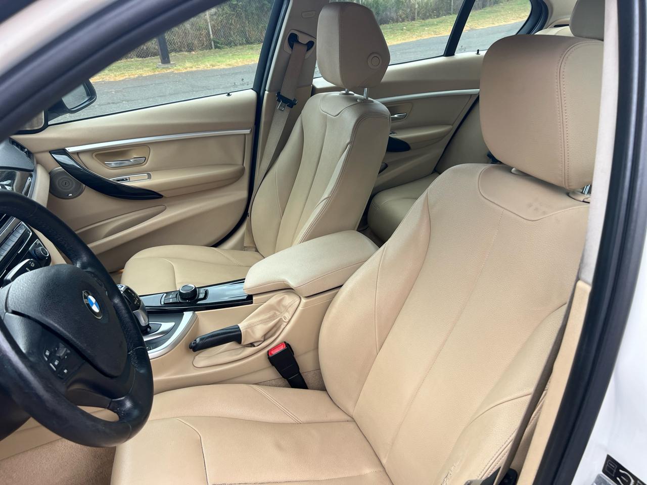 BMW 3-Series 320i Sedan 2014