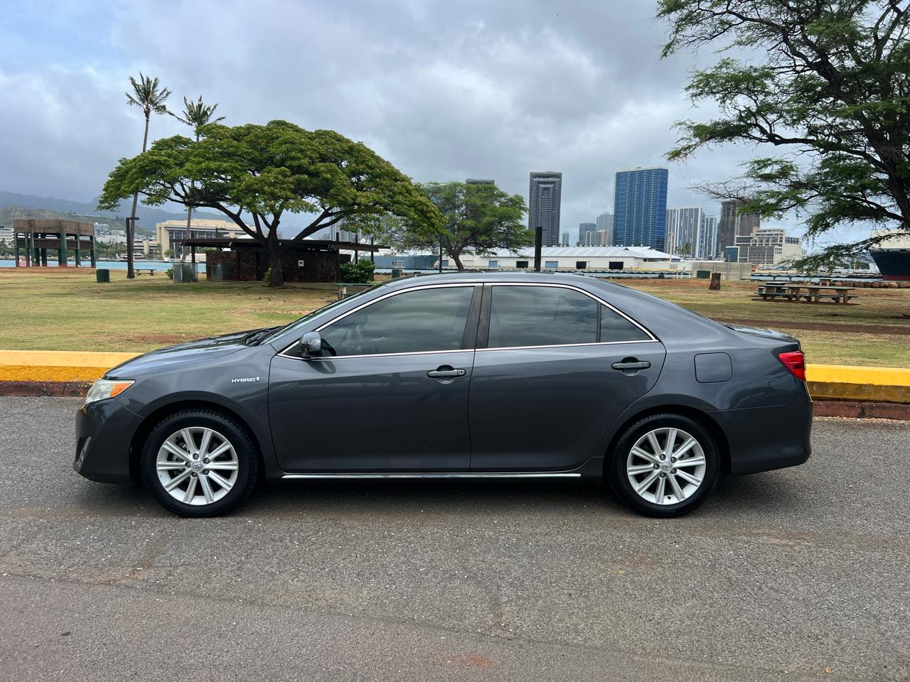 Toyota Camry Hybrid XLE 2012