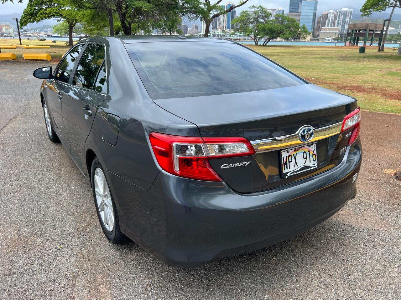 Toyota Camry Hybrid XLE 2012