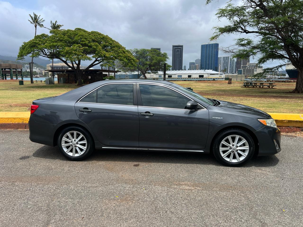 Toyota Camry Hybrid XLE 2012