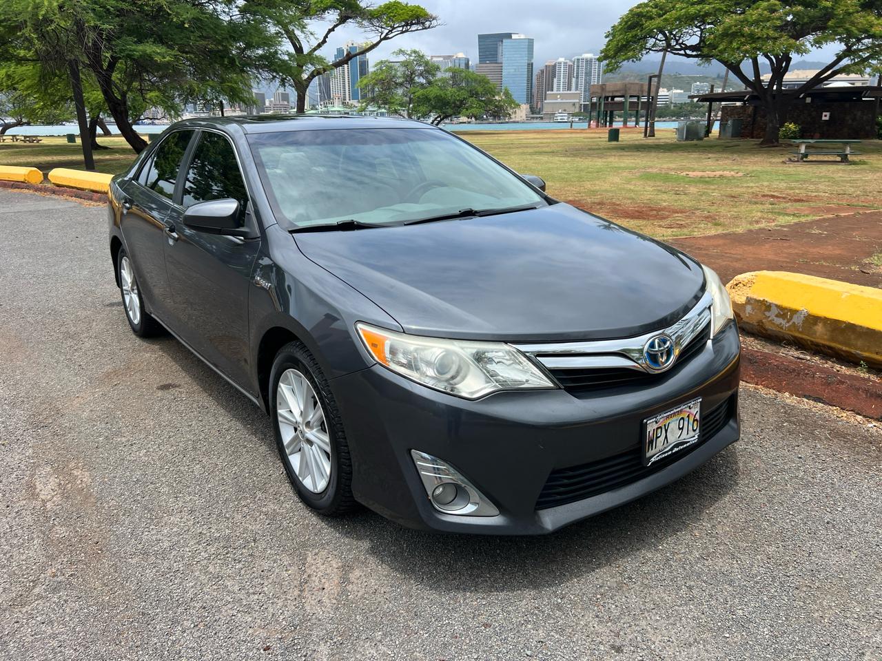 Toyota Camry Hybrid XLE 2012