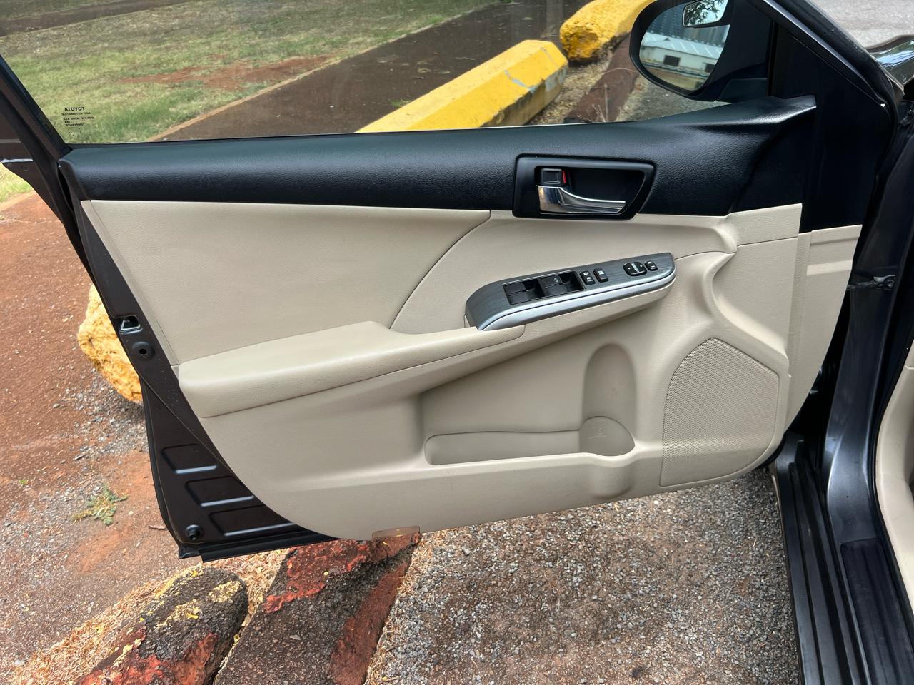 Toyota Camry Hybrid XLE 2012