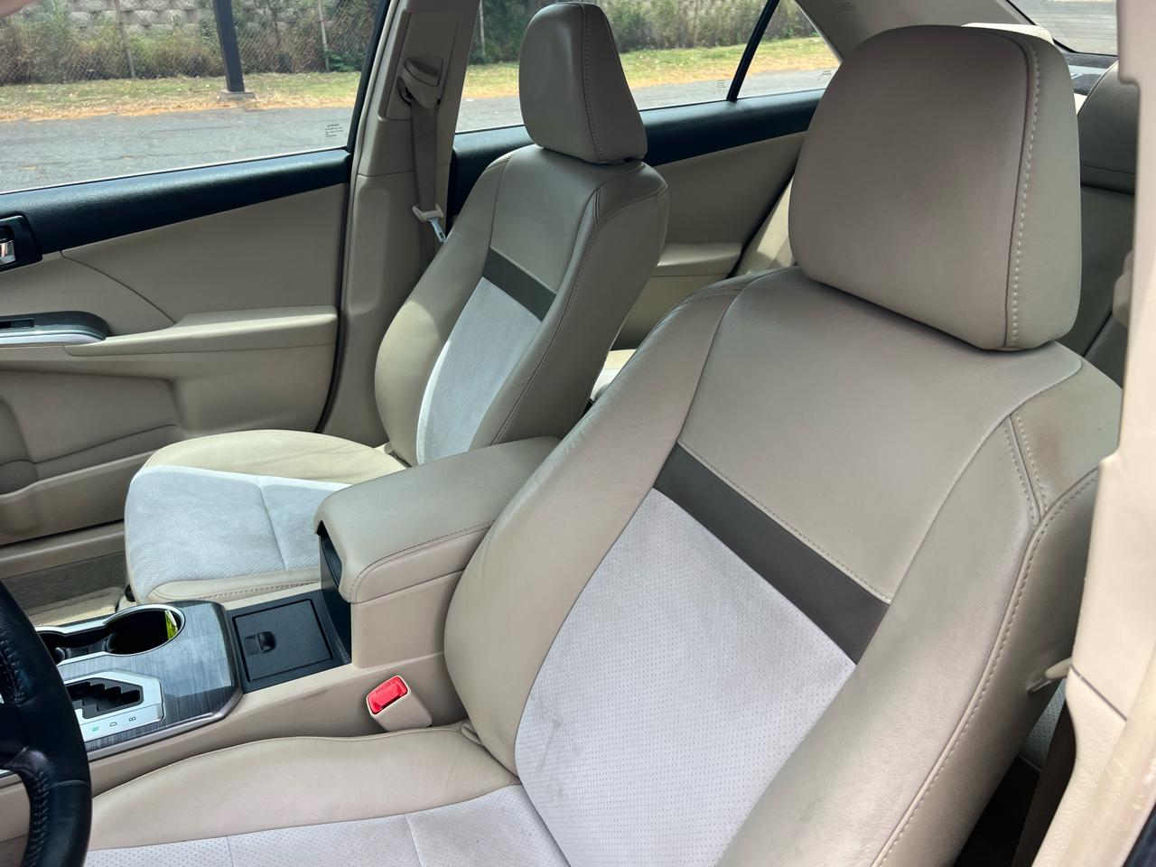Toyota Camry Hybrid XLE 2012