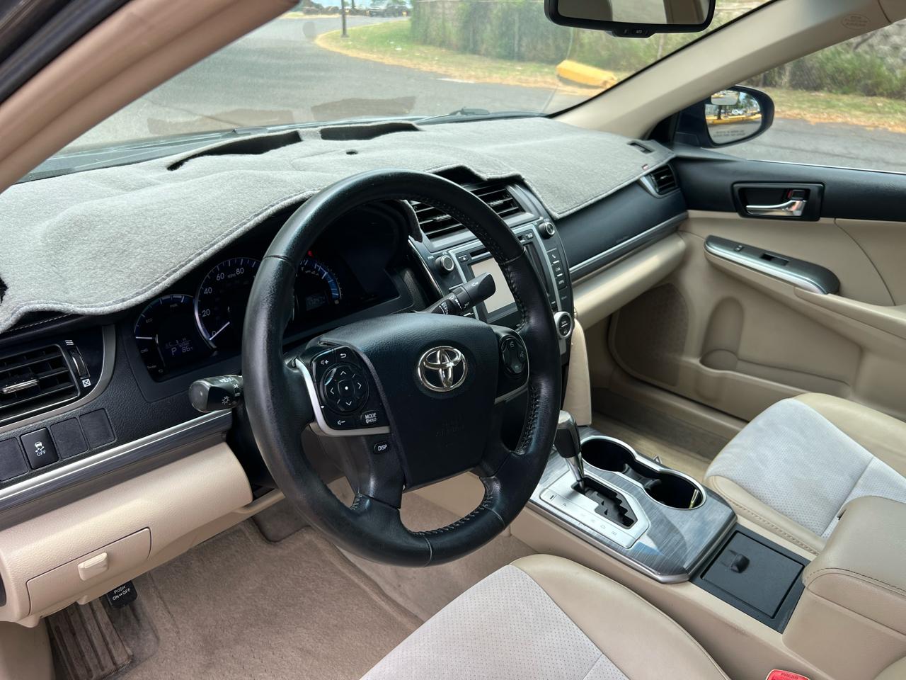 Toyota Camry Hybrid XLE 2012