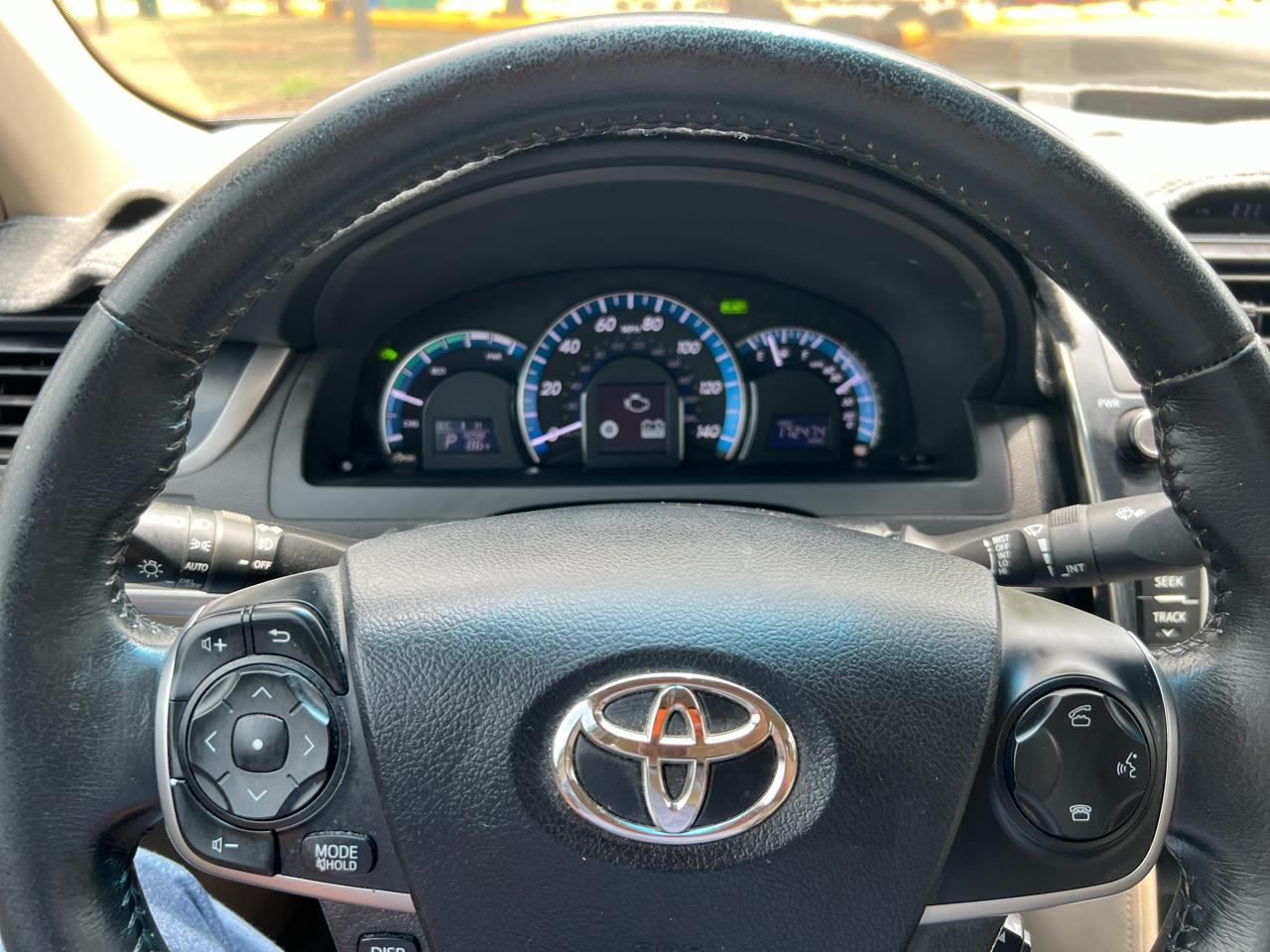 Toyota Camry Hybrid XLE 2012