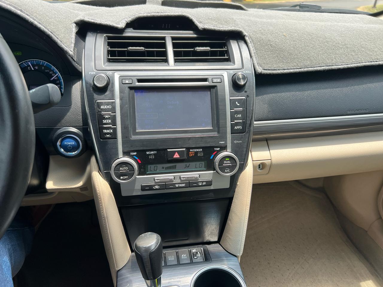 Toyota Camry Hybrid XLE 2012