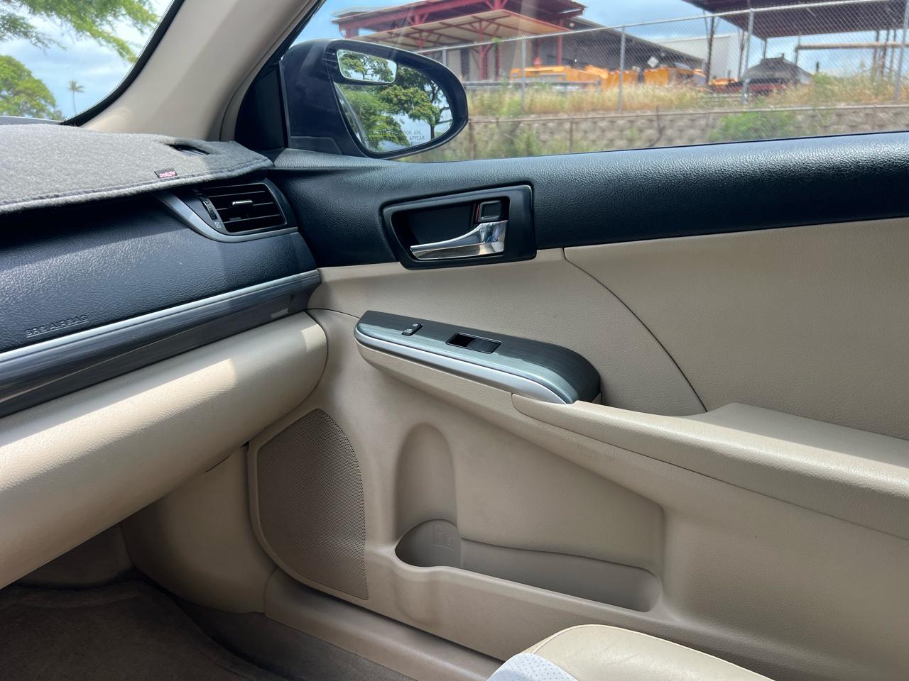 Toyota Camry Hybrid XLE 2012