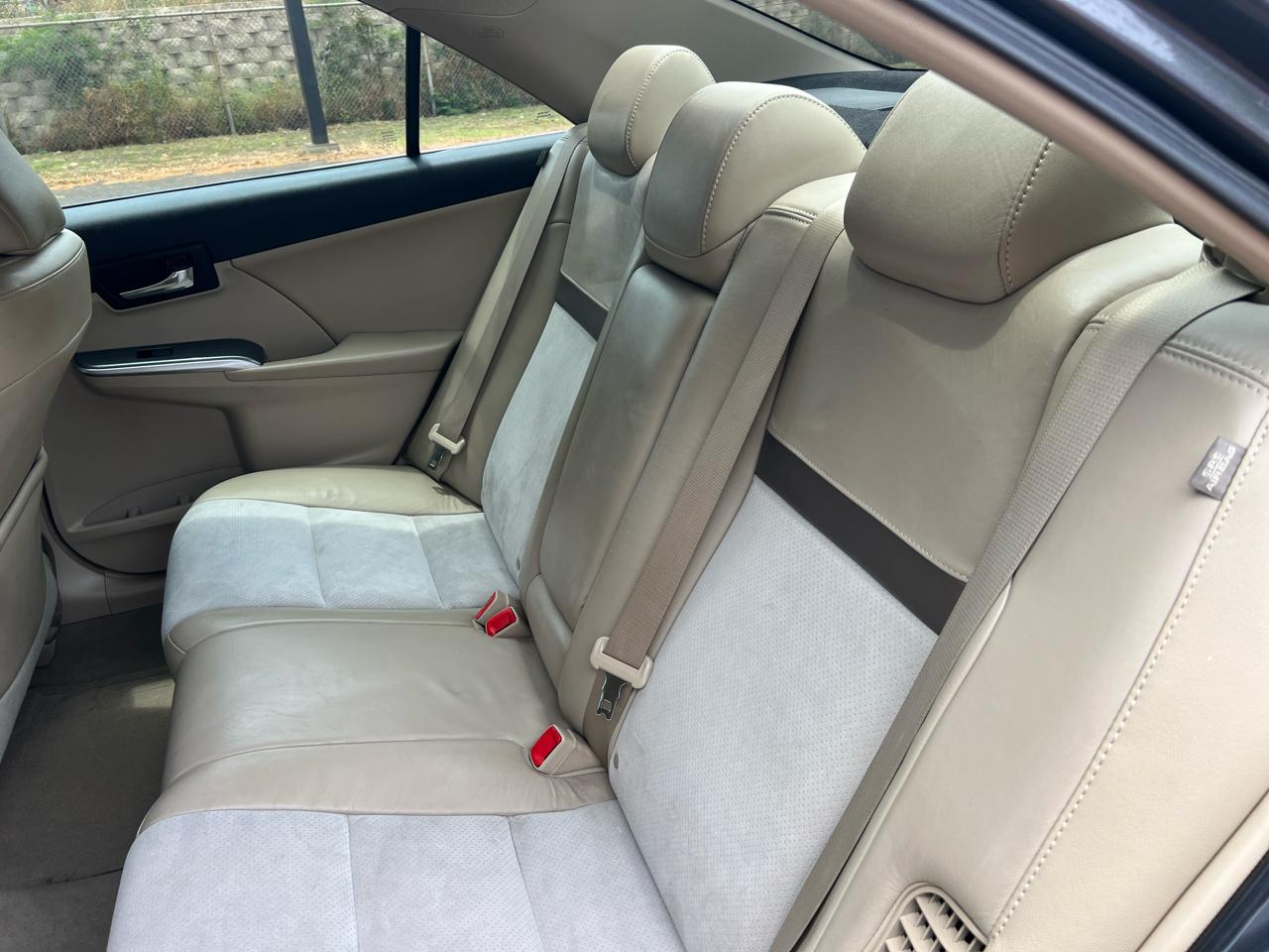 Toyota Camry Hybrid XLE 2012