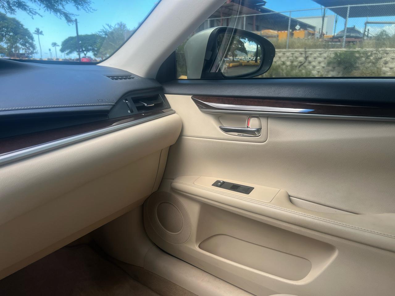 Lexus ES 350 Sedan 2014