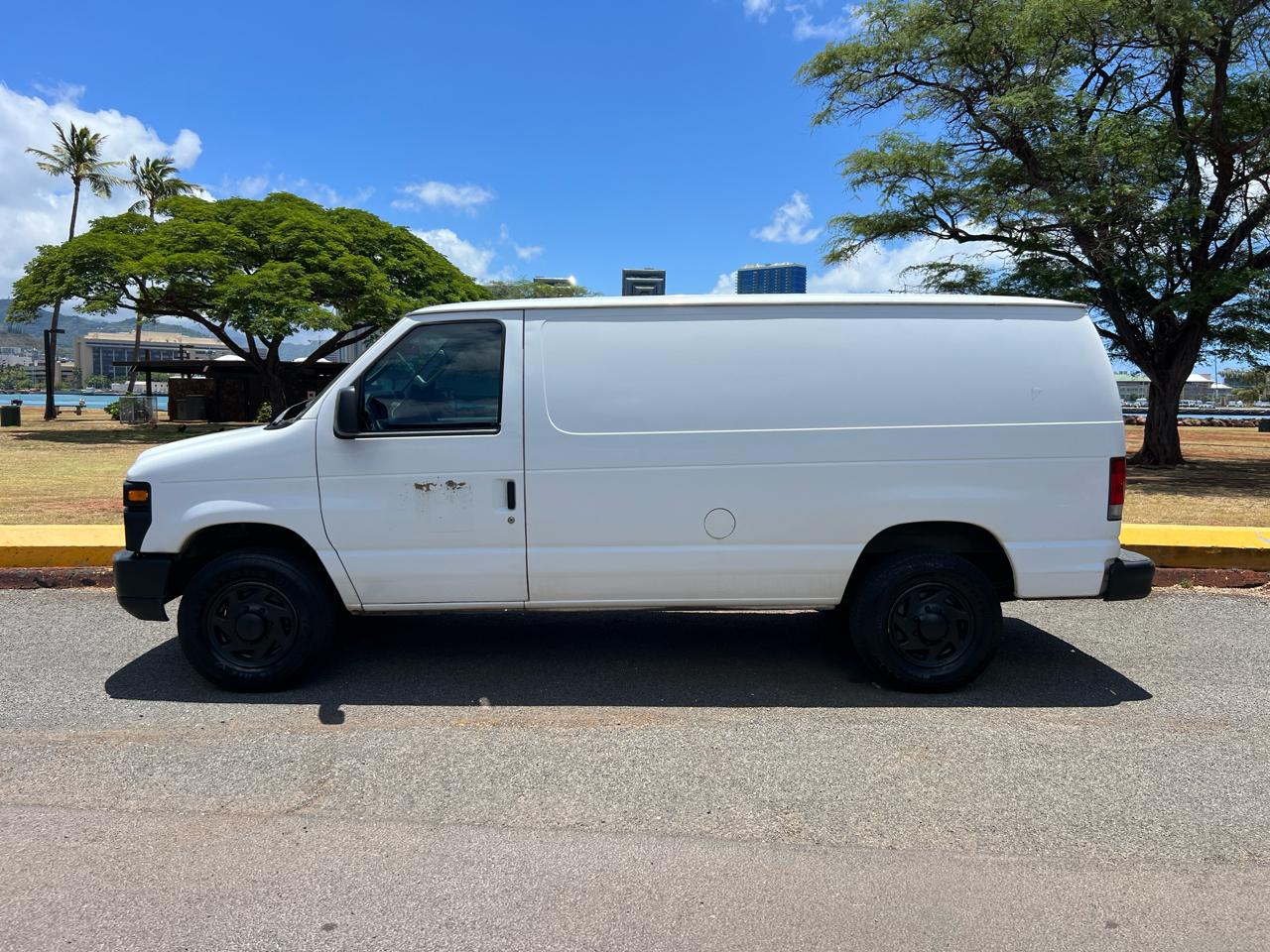 Ford Econoline E-350 Super Duty 2014