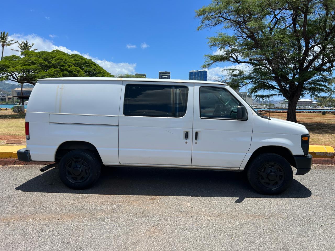 Ford Econoline E-350 Super Duty 2014
