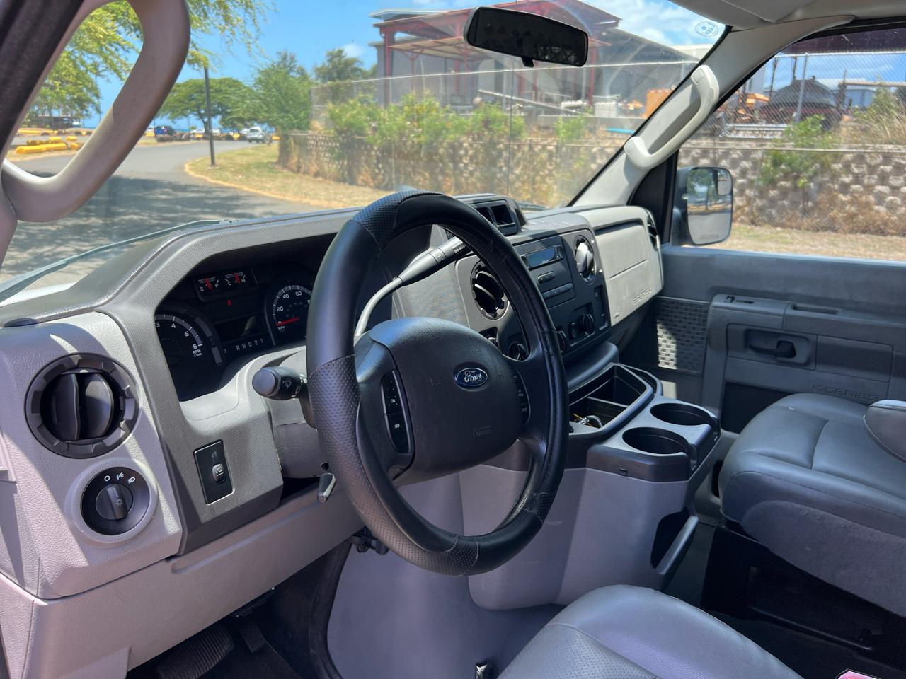 Ford Econoline E-350 Super Duty 2014