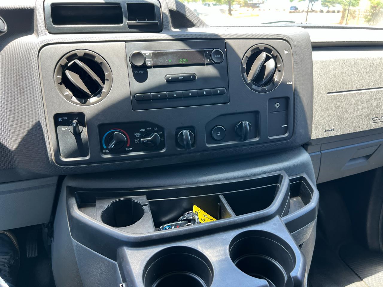 Ford Econoline E-350 Super Duty 2014