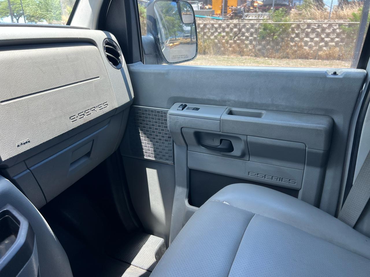 Ford Econoline E-350 Super Duty 2014