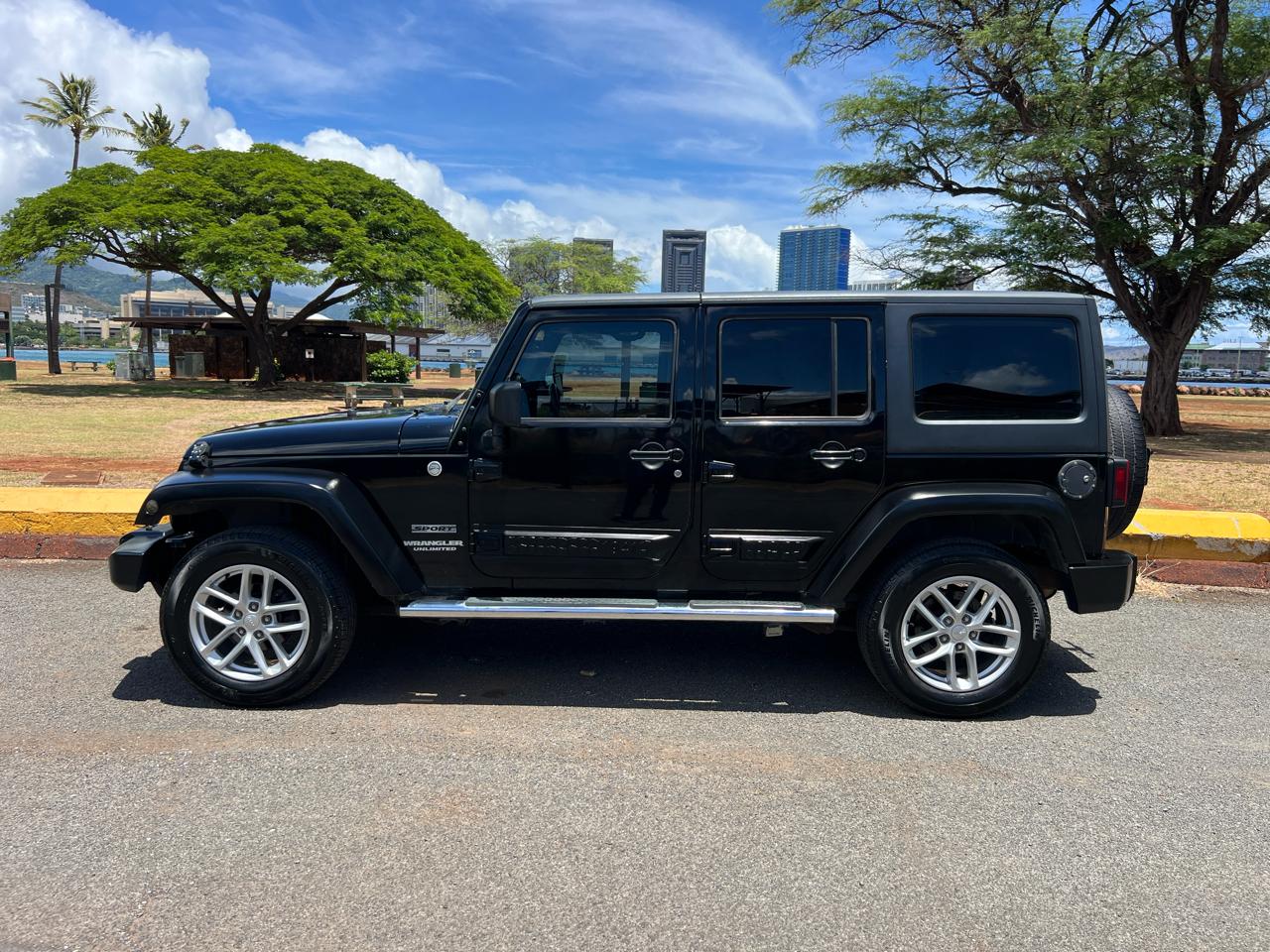 Jeep Wrangler Unlimited Sport 4WD 2011