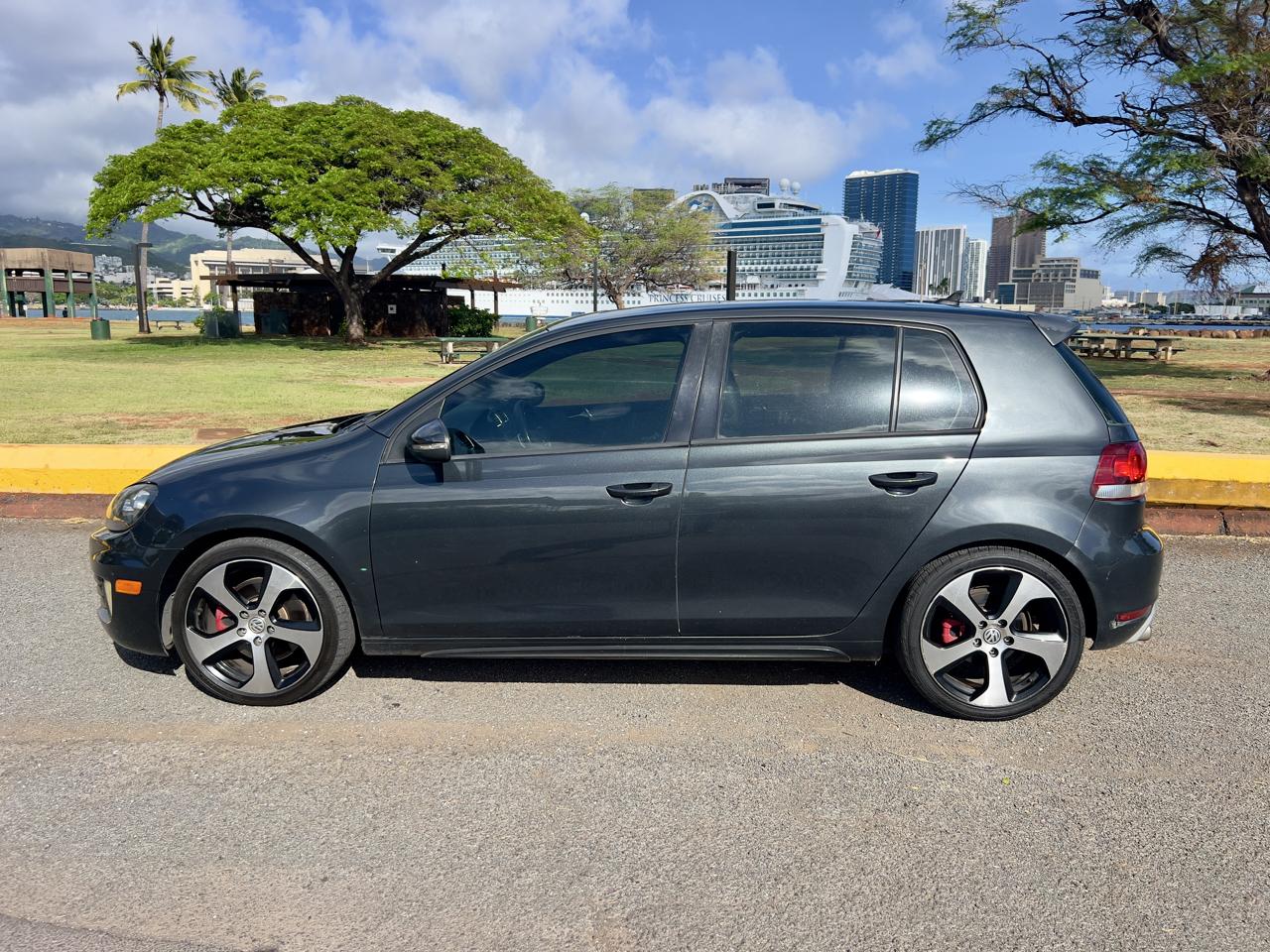 Volkswagen GTI 4dr HB DSG Autobahn 2011