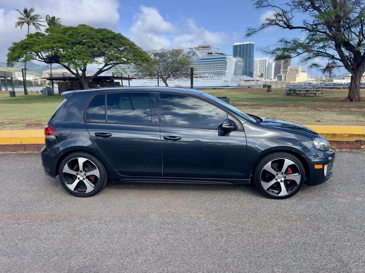 Volkswagen GTI 4dr HB DSG Autobahn 2011