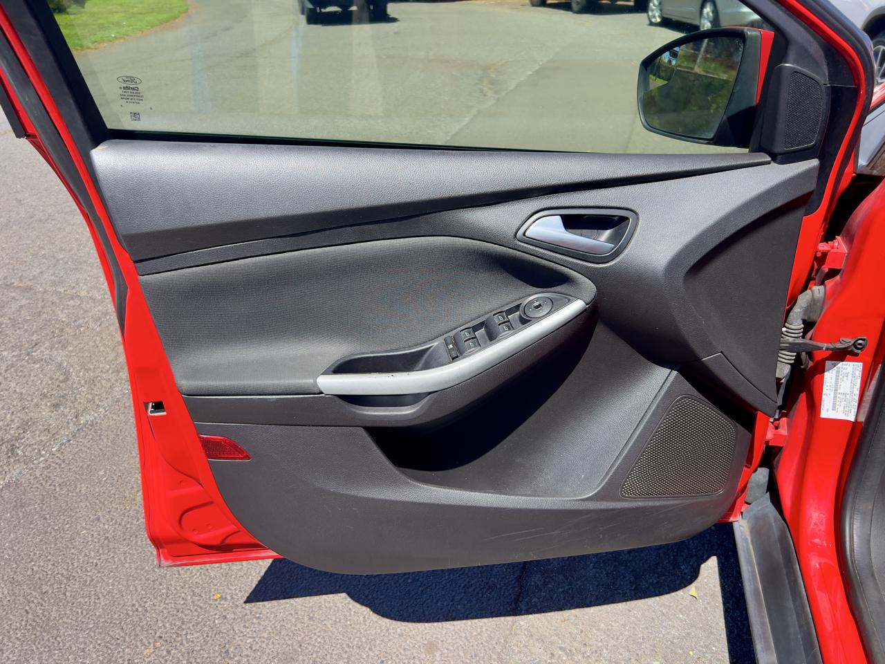 Ford Focus SE 2012
