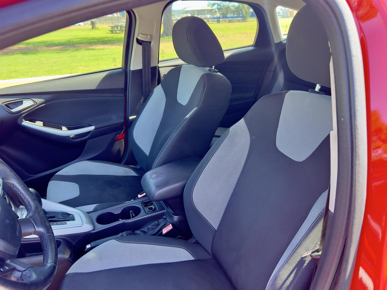 Ford Focus SE 2012