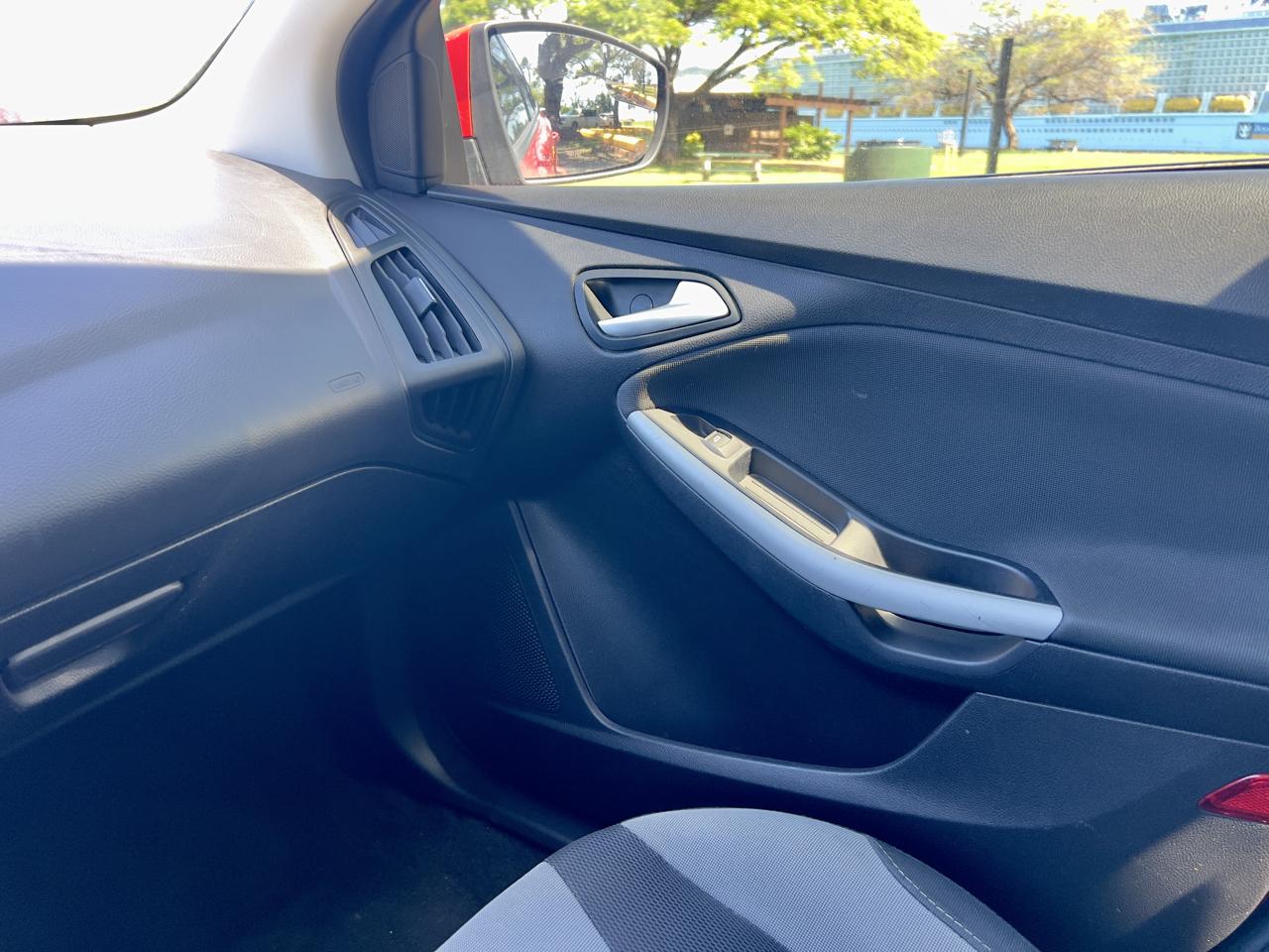 Ford Focus SE 2012