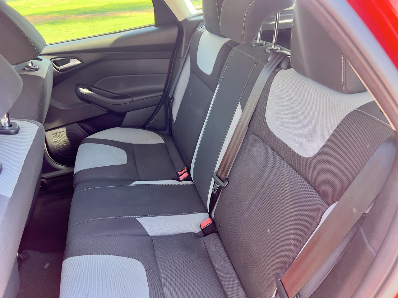 Ford Focus SE 2012