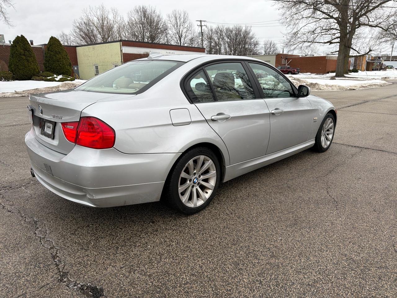 BMW 3-Series 328i xDrive SA 2011