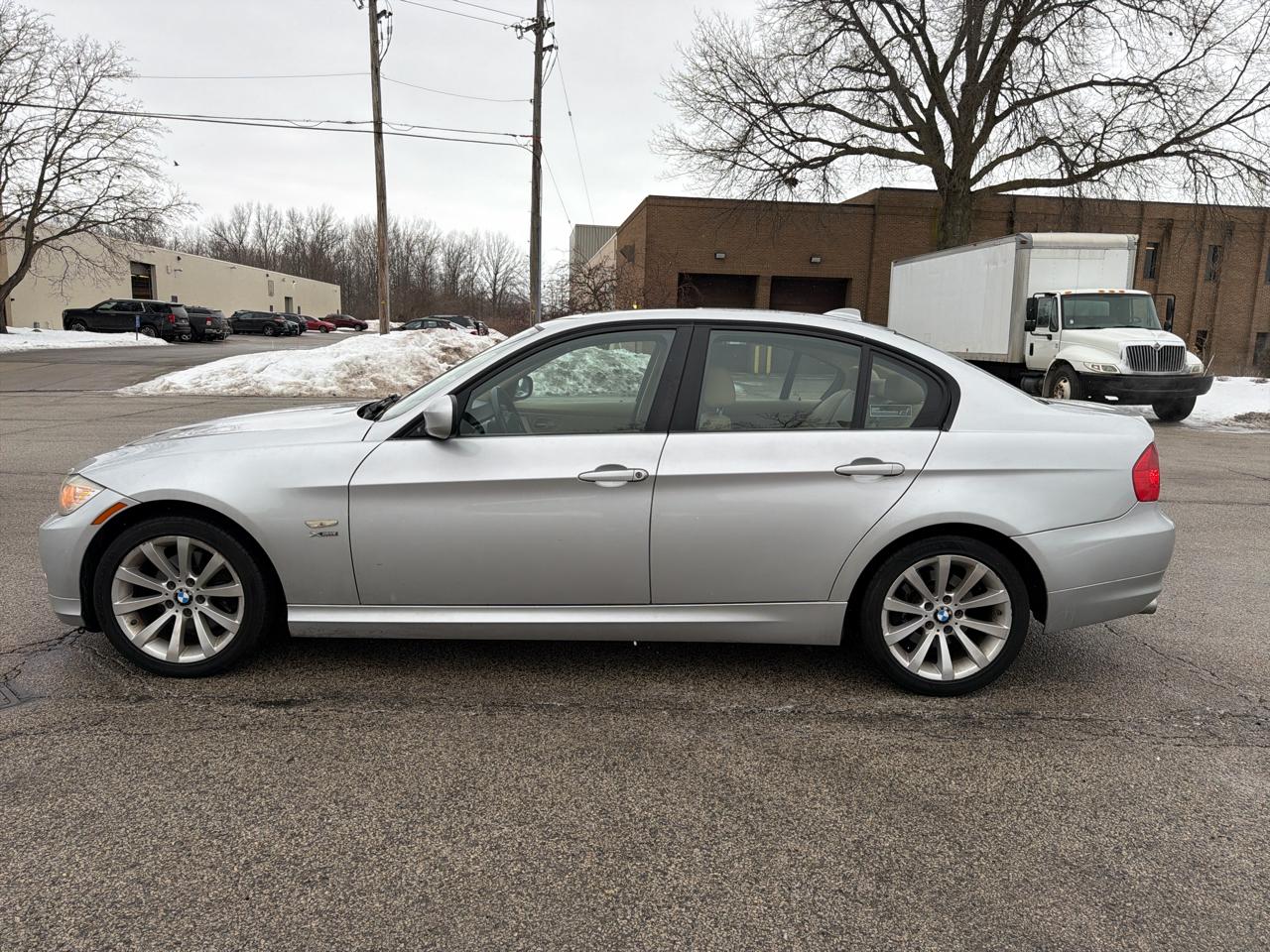 BMW 3-Series 328i xDrive SA 2011