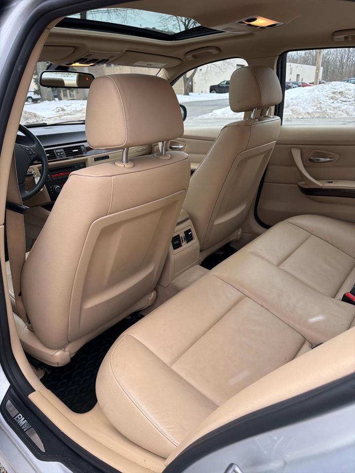 BMW 3-Series 328i xDrive SA 2011