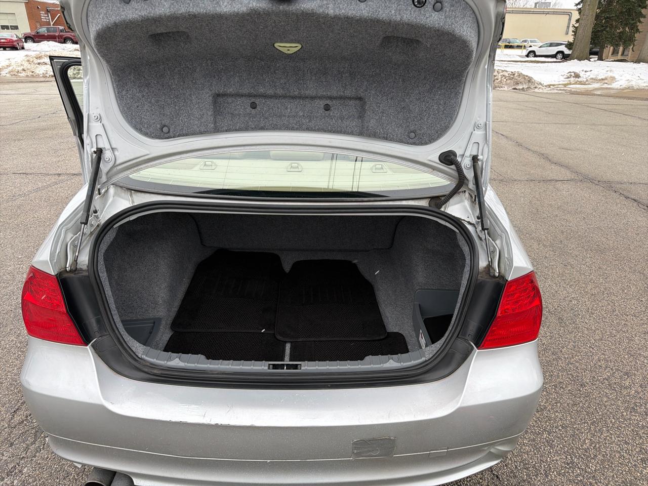 BMW 3-Series 328i xDrive SA 2011