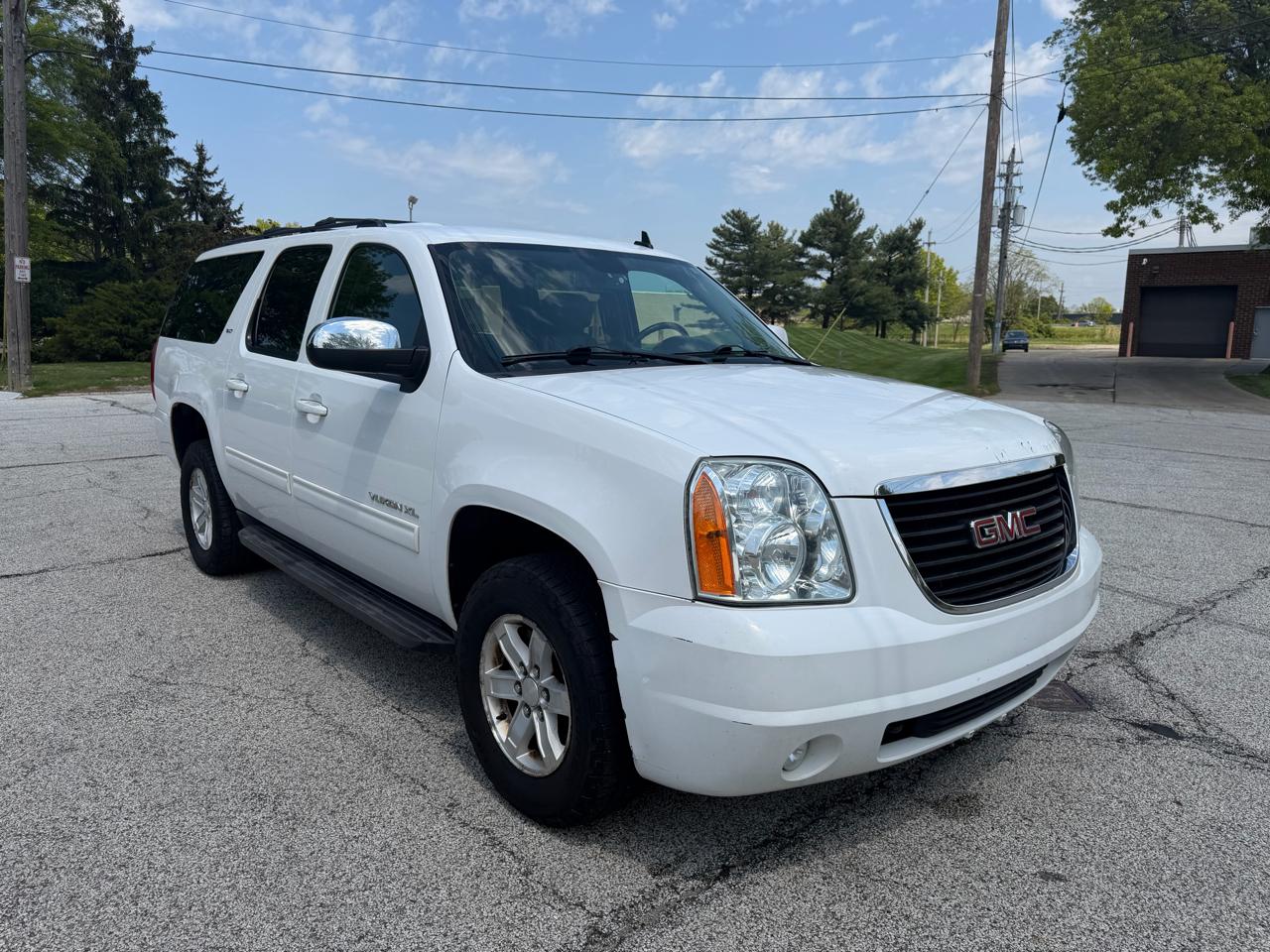 GMC Yukon XL SLT 1/2 Ton 4WD 2013