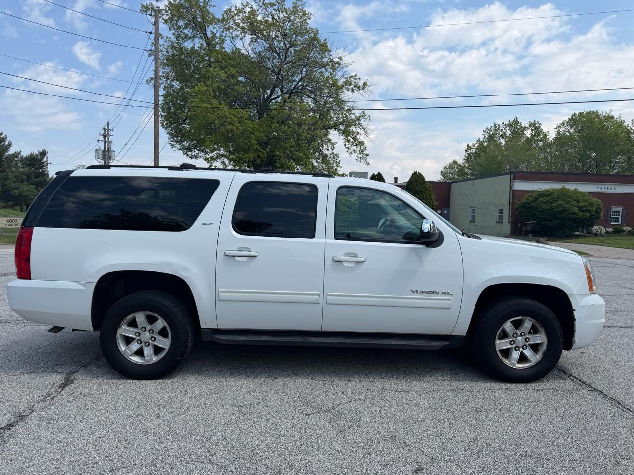 GMC Yukon XL SLT 1/2 Ton 4WD 2013