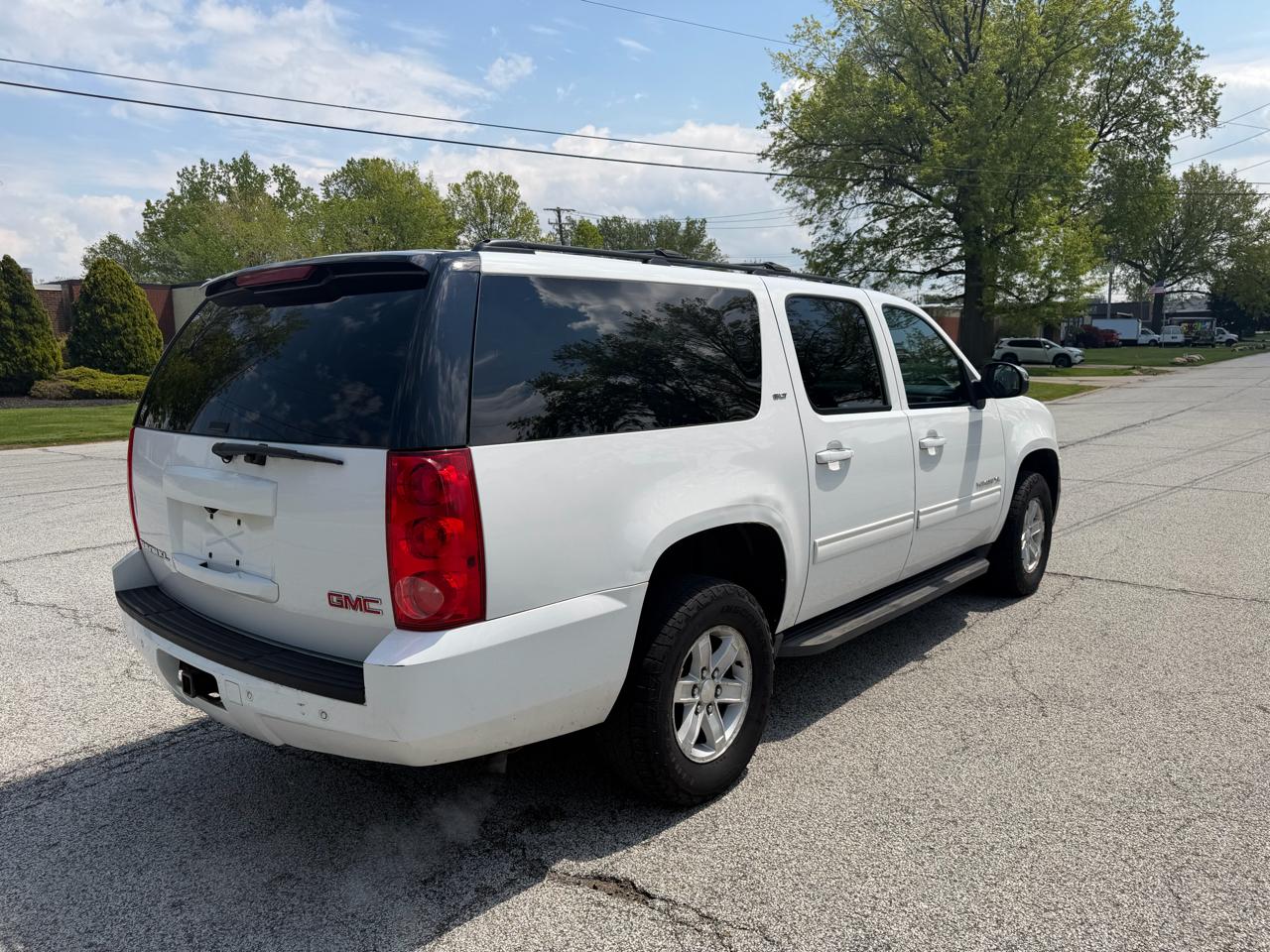 GMC Yukon XL SLT 1/2 Ton 4WD 2013