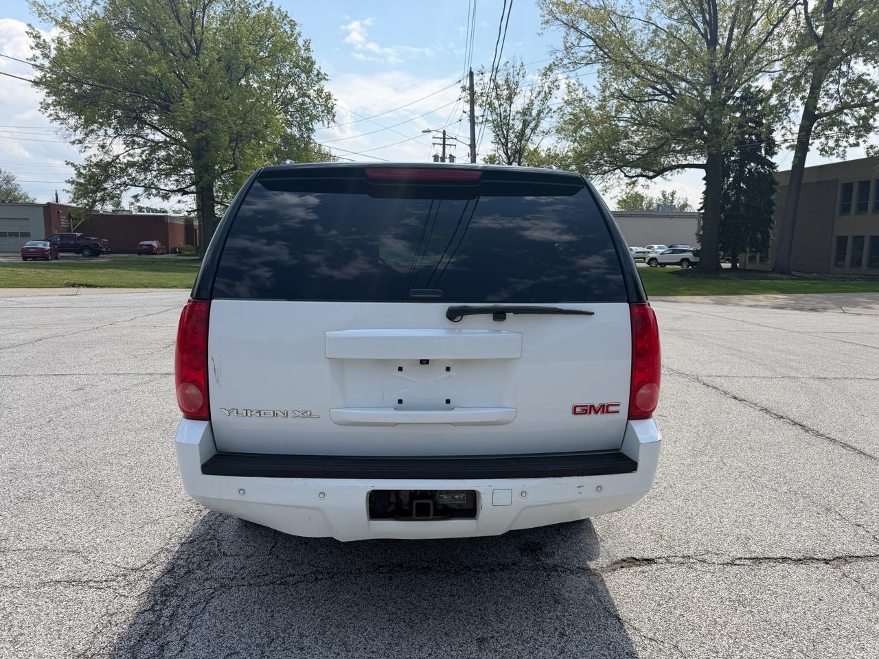 GMC Yukon XL SLT 1/2 Ton 4WD 2013