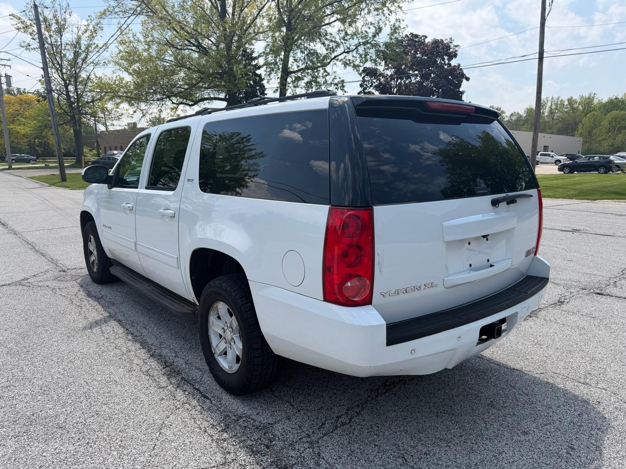GMC Yukon XL SLT 1/2 Ton 4WD 2013