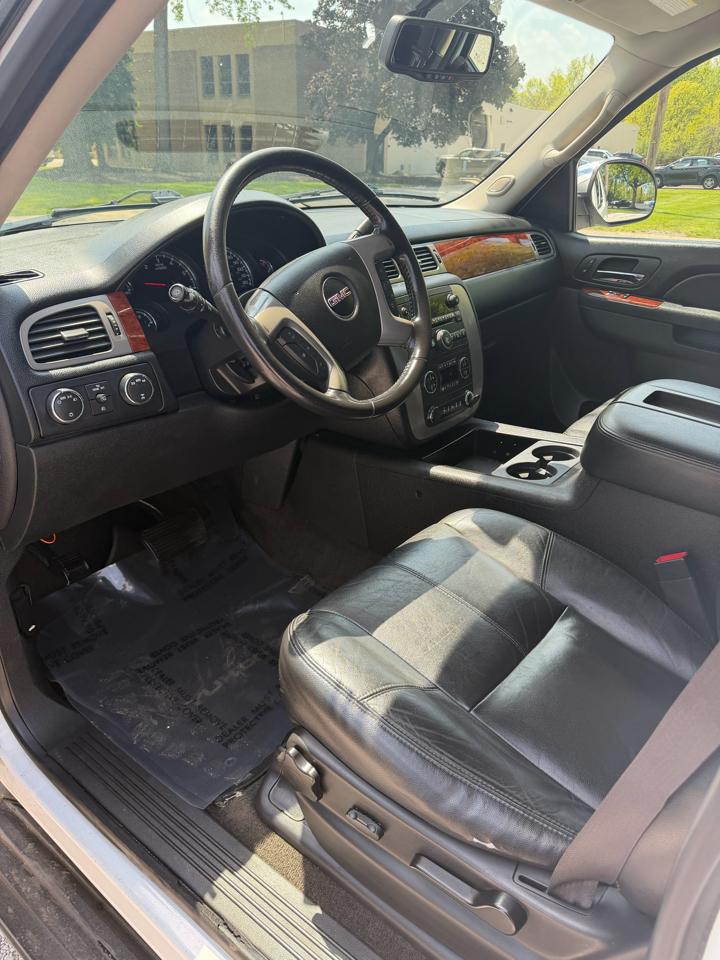 GMC Yukon XL SLT 1/2 Ton 4WD 2013