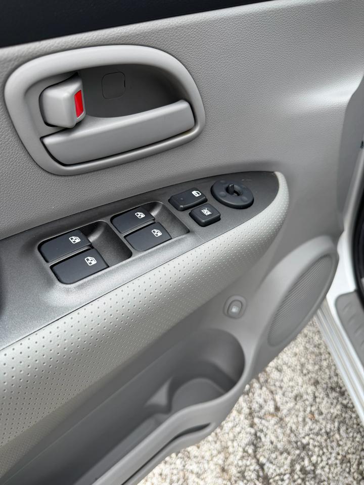 Kia Rondo LX V6 2008