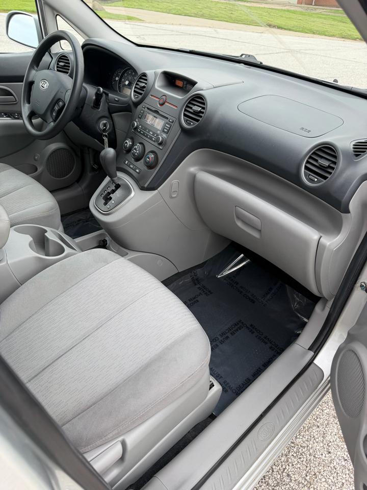 Kia Rondo LX V6 2008