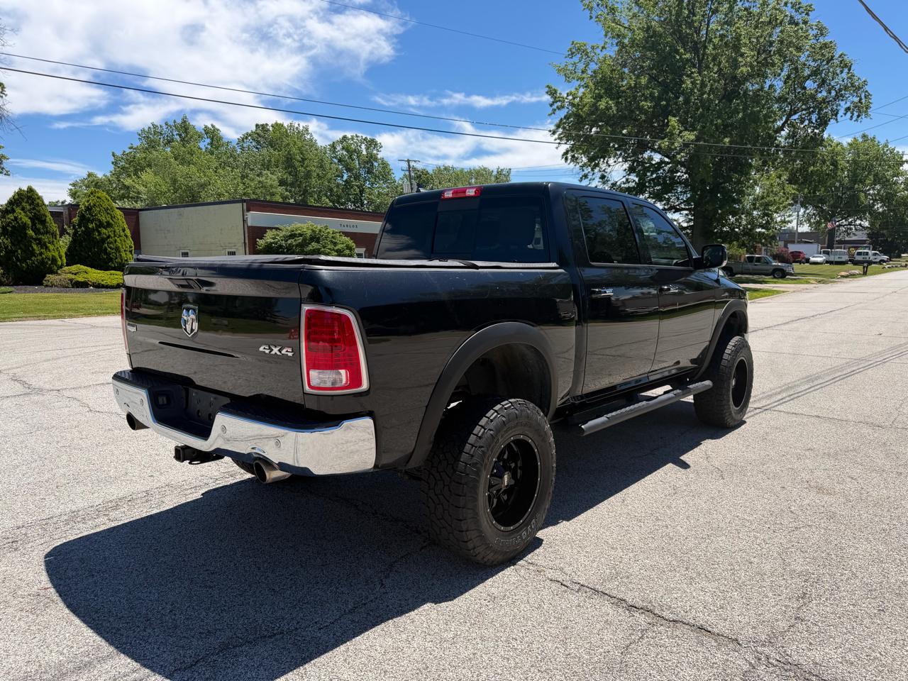 RAM 1500 Laramie Crew Cab SWB 4WD 2015
