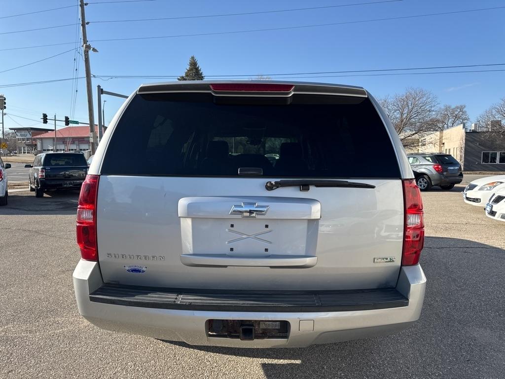 Chevrolet Suburban LS 1500 4WD 2011