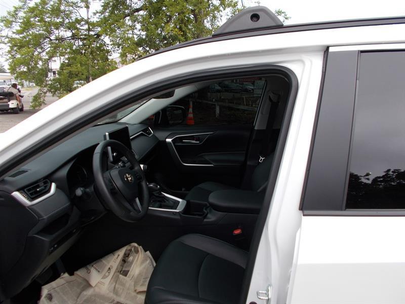 Toyota RAV4 XLE Premium 2024