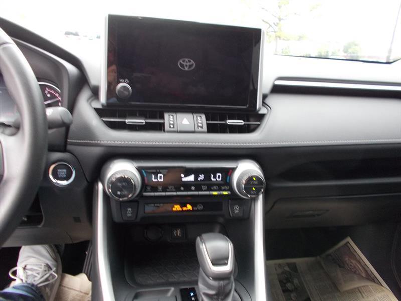 Toyota RAV4 XLE Premium 2024