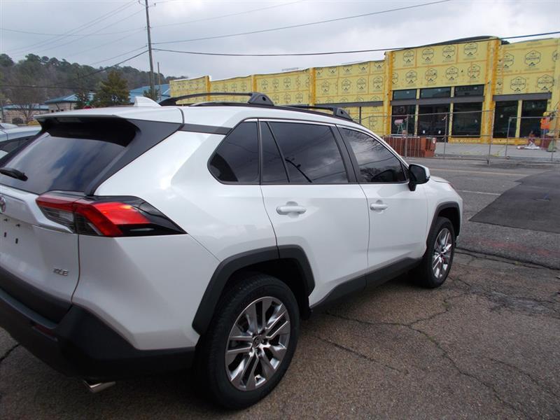 Toyota RAV4 XLE Premium 2024