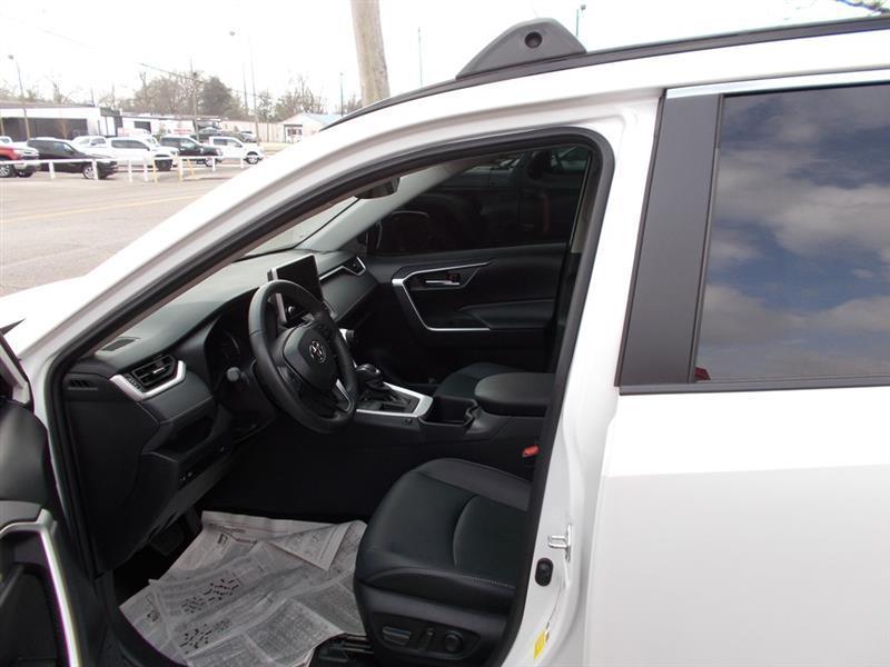 Toyota RAV4 XLE Premium 2024