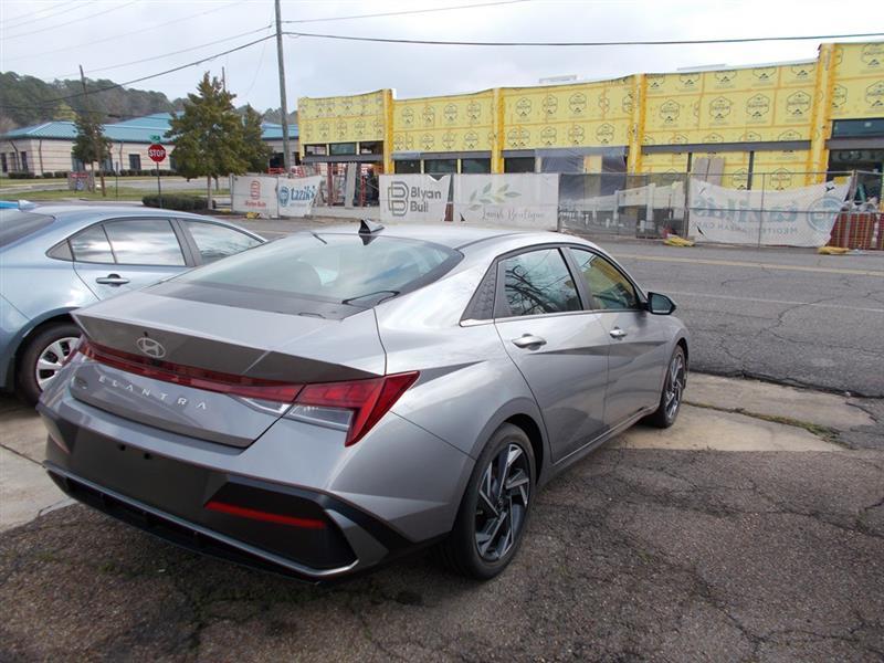 Hyundai Elantra SEL Convenience 2025