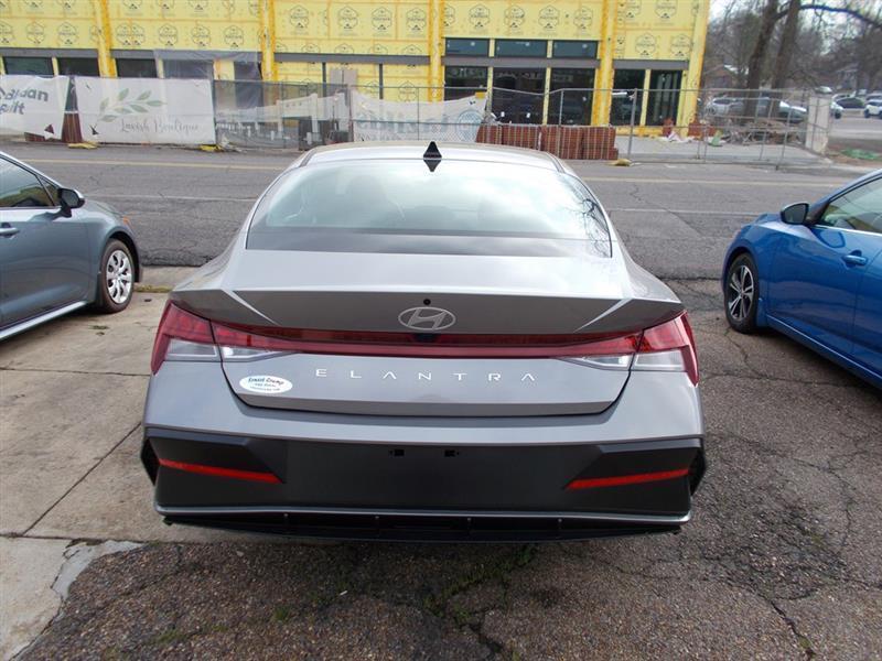 Hyundai Elantra SEL Convenience 2025