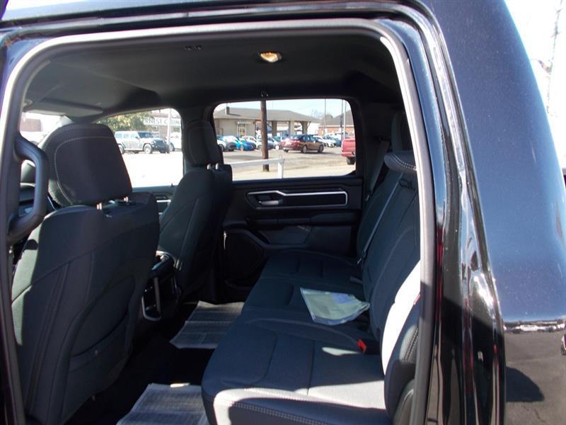 RAM 1500 Big Horn Crew Cab SWB 4WD 2023